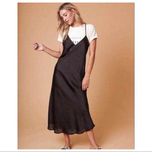 Sincerly Jules Dresses & Skirts - NWOT SINCERELY JULES SPAGHETTI STRAP V-NECK SLIP
